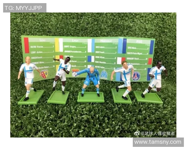 精美足球明星手办盒子图片展示让你领略球场魅力与收藏乐趣