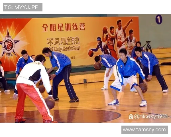 热爱篮球的足球巨星们如何在场外展现他们的运动激情与风采